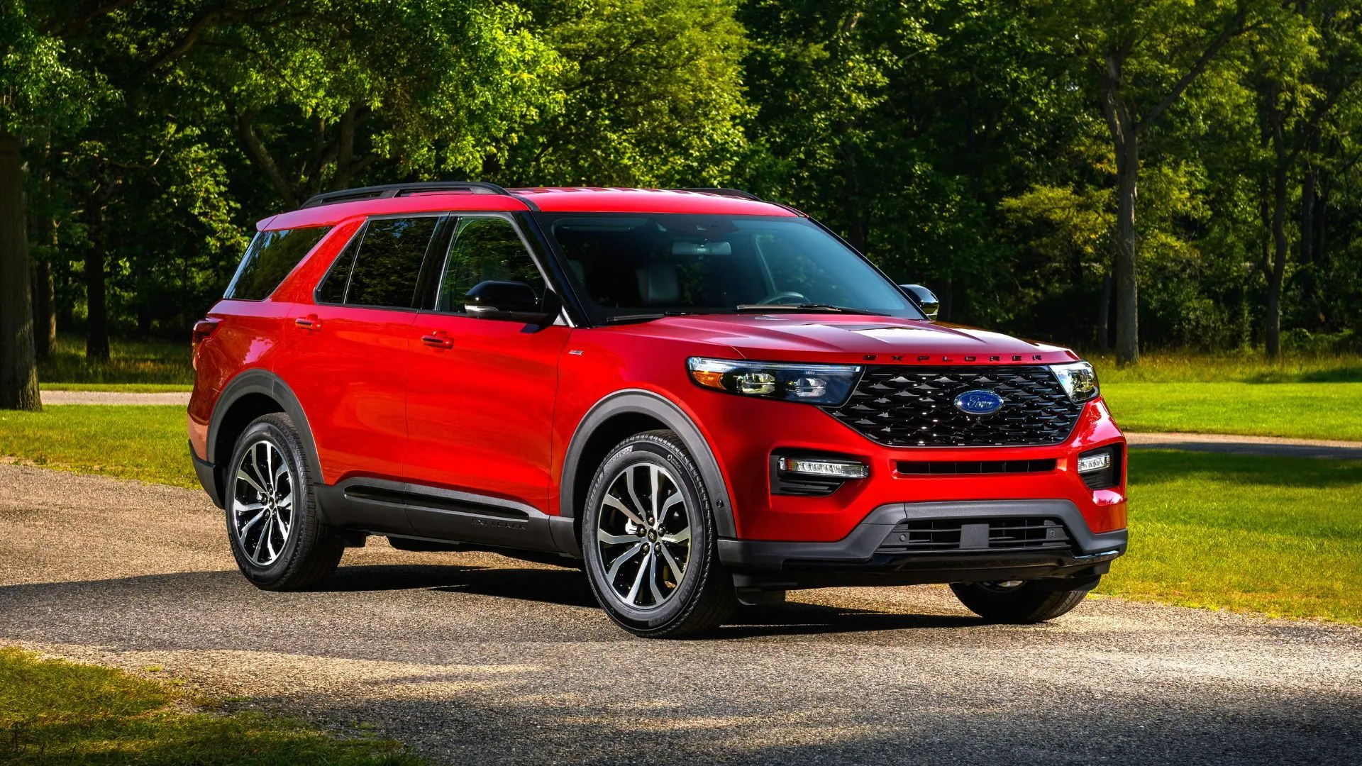 Mẫu xe Ford Explorer ST-Line đời 2022, đại diện cho các mẫu xe bị ảnh hưởng trong đợt triệu hồi của Ford