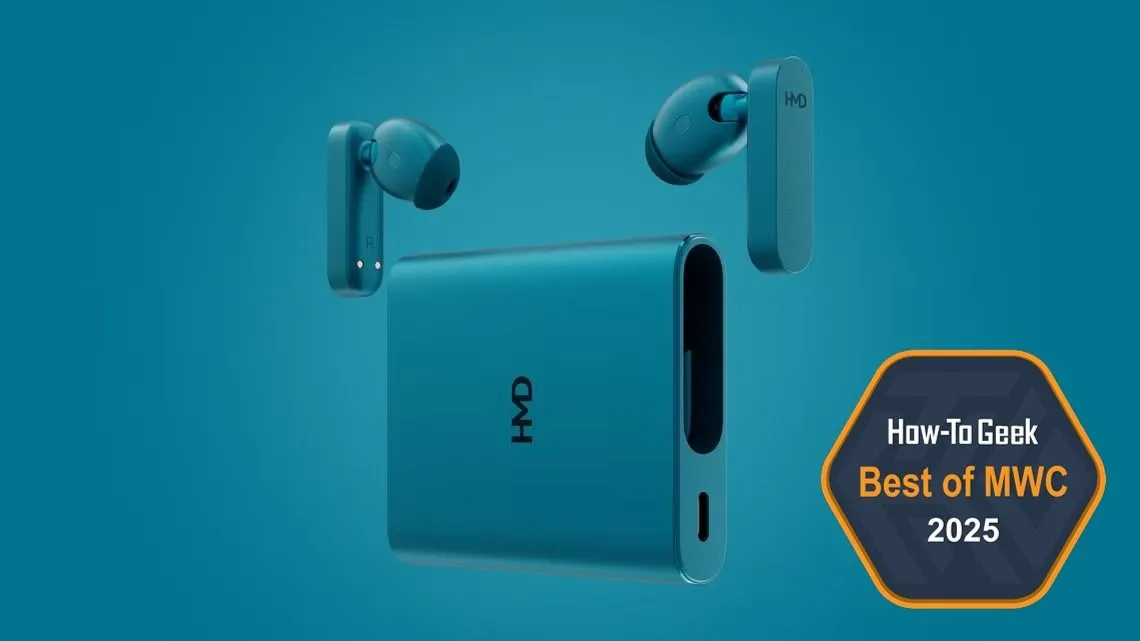 Tai nghe không dây HMD Amped Buds màu xanh dương cùng hộp sạc, nổi bật khả năng sạc ngược.