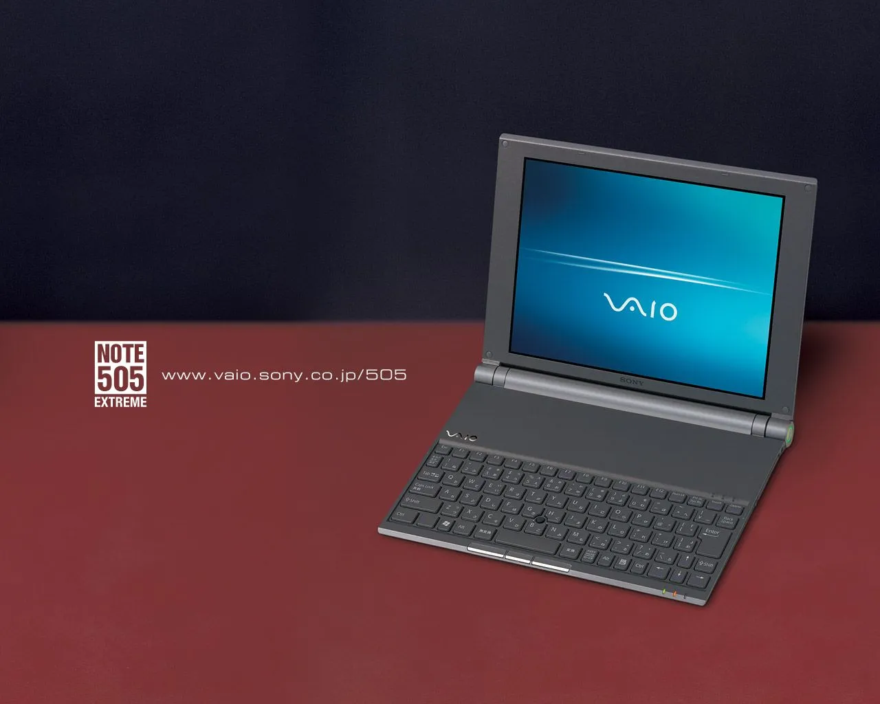 Thiết kế tổng thể của laptop Sony VAIO X505 trong quảng cáo, biểu tượng của dòng ultraportable