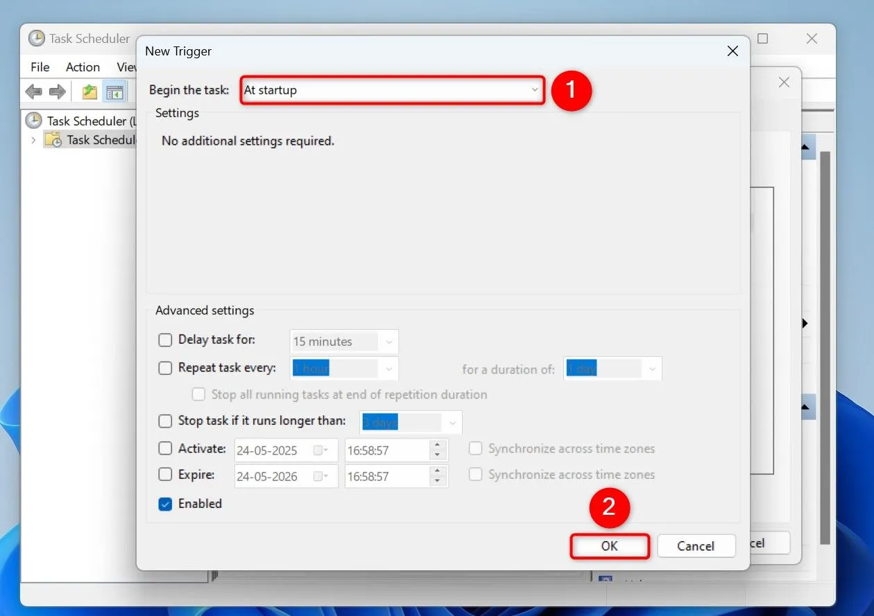 Thiết lập trigger &quot;At Startup&quot; trong Task Scheduler để tự động chạy script xóa file tạm thời khi khởi động Windows 11.