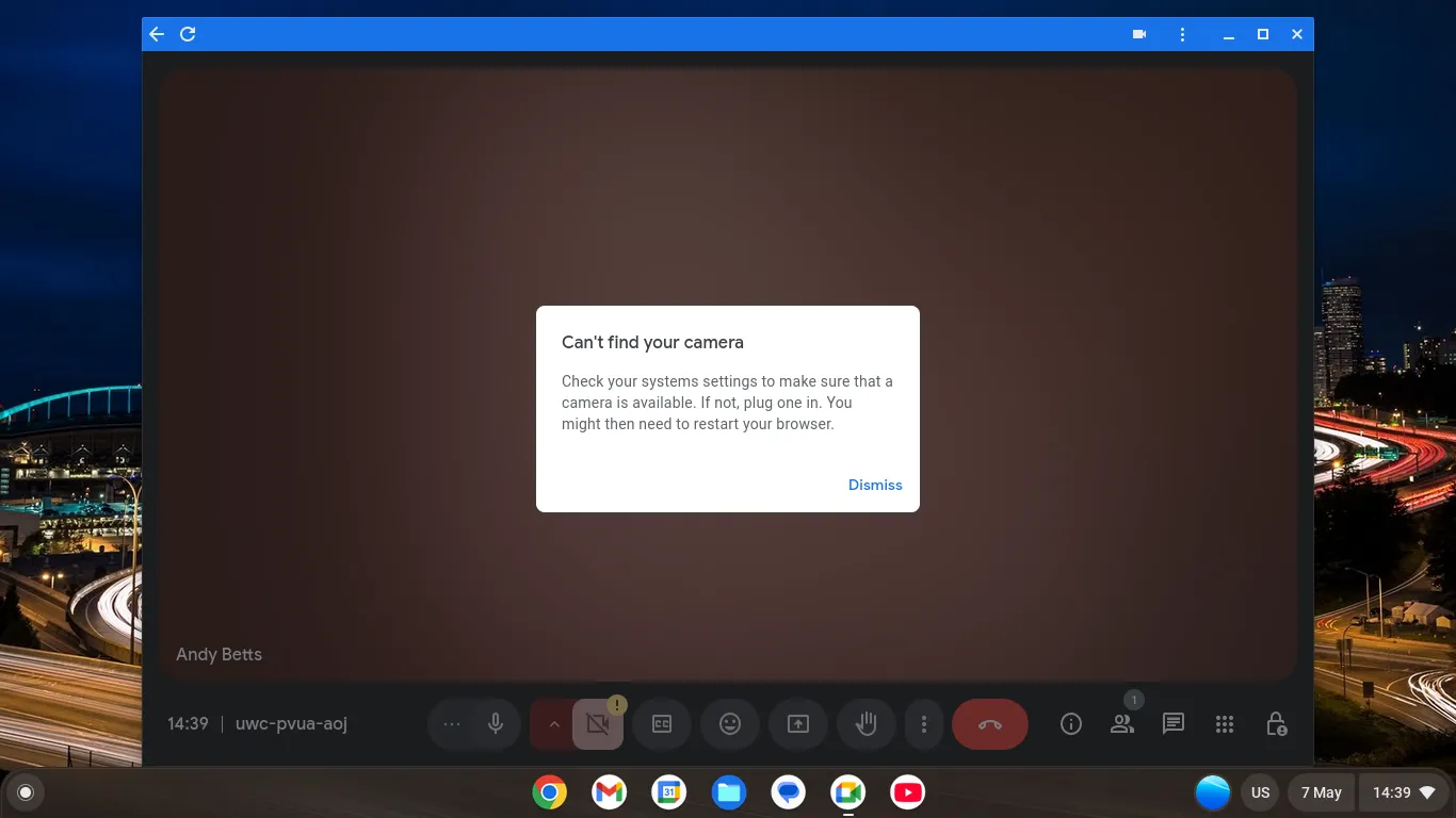Thông báo lỗi &quot;Can't find camera&quot; hiển thị trên màn hình ChromeOS Flex khi sử dụng MacBook, minh họa một trong những hạn chế về phần cứng không tương thích.