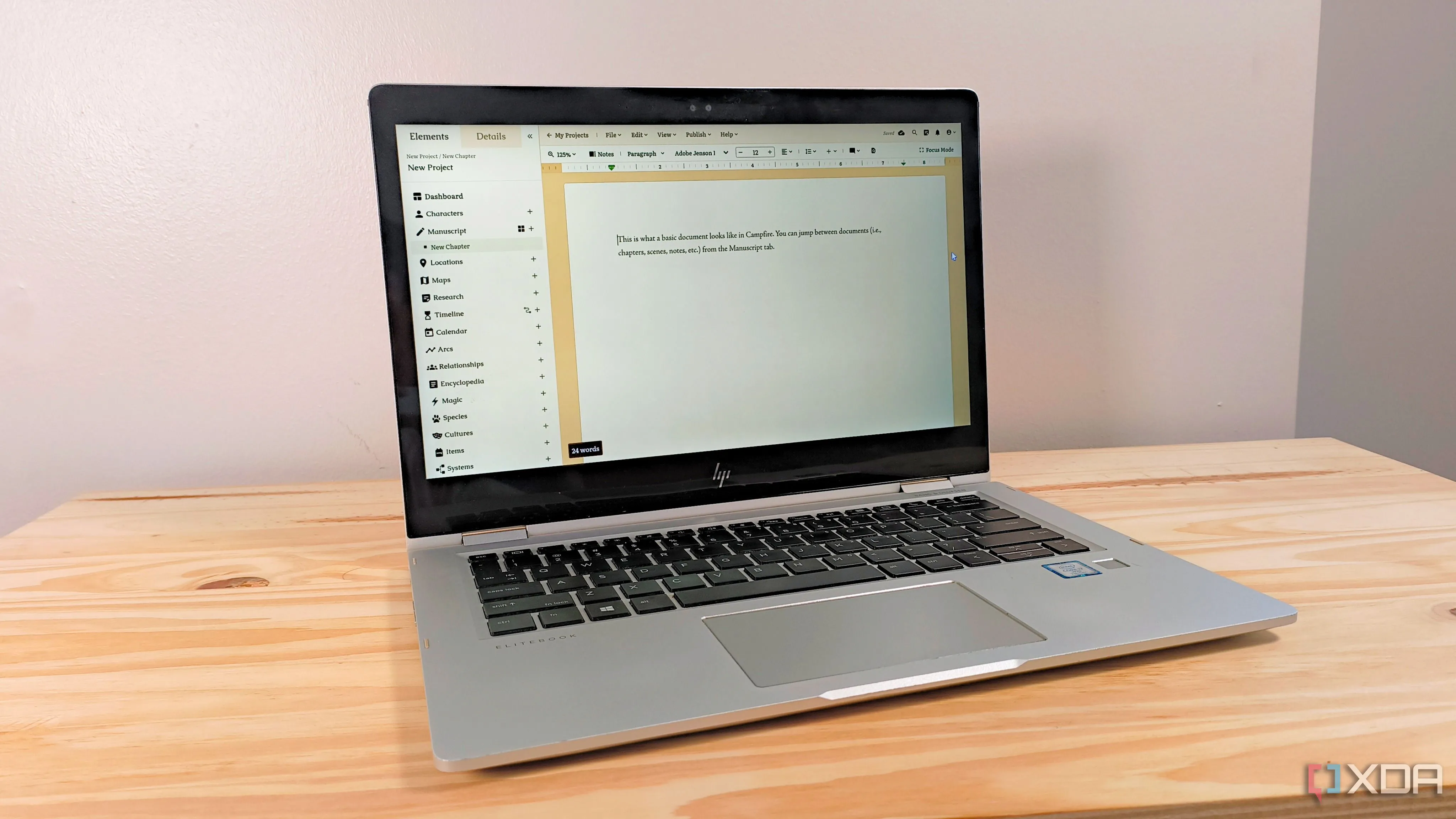 Ứng dụng viết Campfire nền web đang chạy trên laptop dùng Fedora Linux